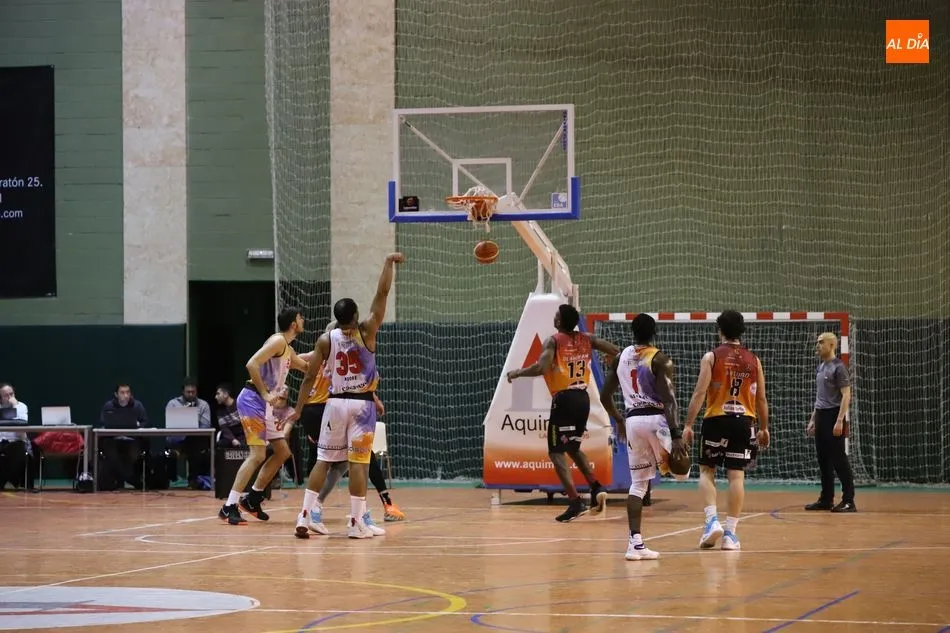 Foto 8 - Aplastante victoria del Aquimisa Carbajosa sobre la USAL CB Tormes en el derbi charro (95-59)