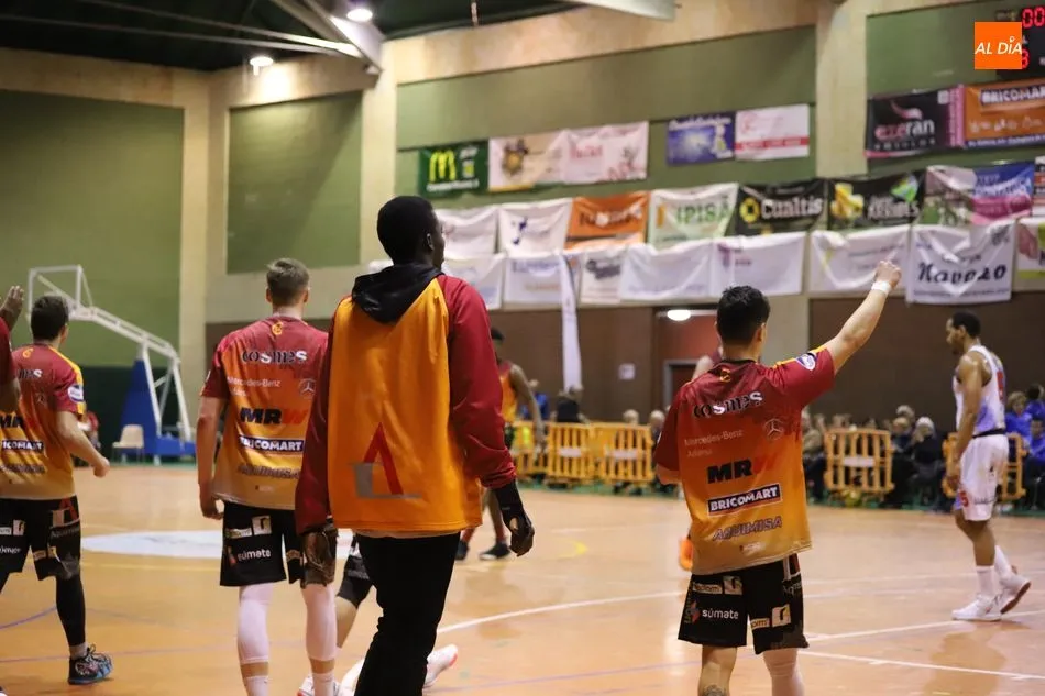 Foto 7 - Aplastante victoria del Aquimisa Carbajosa sobre la USAL CB Tormes en el derbi charro (95-59)
