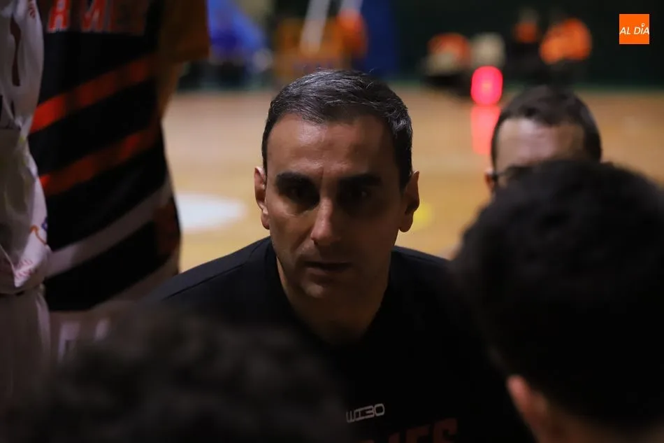 Foto 5 - Aplastante victoria del Aquimisa Carbajosa sobre la USAL CB Tormes en el derbi charro (95-59)