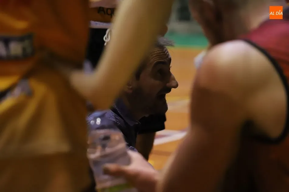 Foto 4 - Aplastante victoria del Aquimisa Carbajosa sobre la USAL CB Tormes en el derbi charro (95-59)