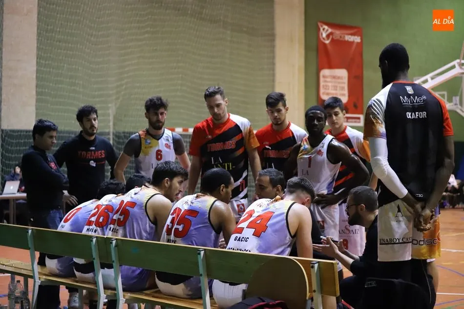 Foto 2 - Aplastante victoria del Aquimisa Carbajosa sobre la USAL CB Tormes en el derbi charro (95-59)