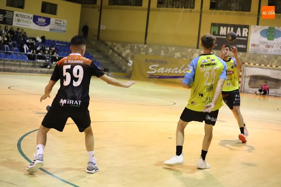 Foto 8 - Derrota para el BM Salamanca en su regreso al R&iacute;o Tormes (28-32)