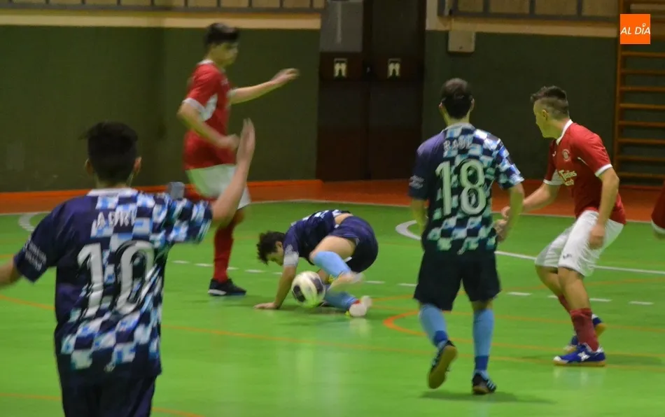 Foto 4 - #M [25|26 ENE] El III Cadete A se queda sin la victoria en el derby ante el FS Salamanca a falta de ...