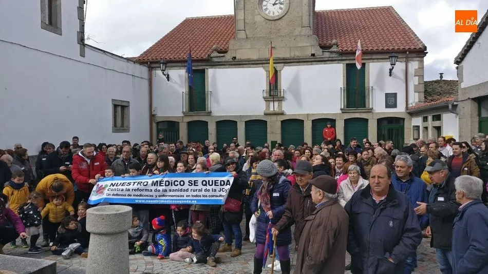 Manifestación en Los Santos a favor de la campaña ‘Nuestro médico se queda’