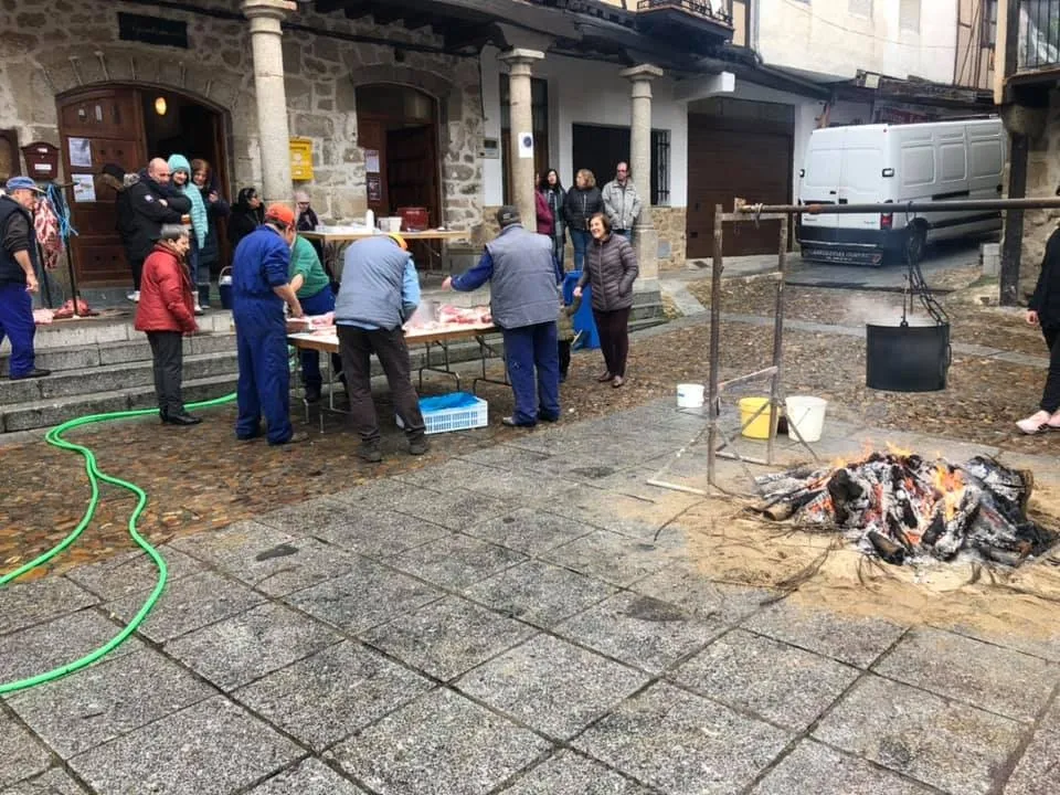 Foto 3 - San Esteban de la Sierra, fiel a su cita con la matanza