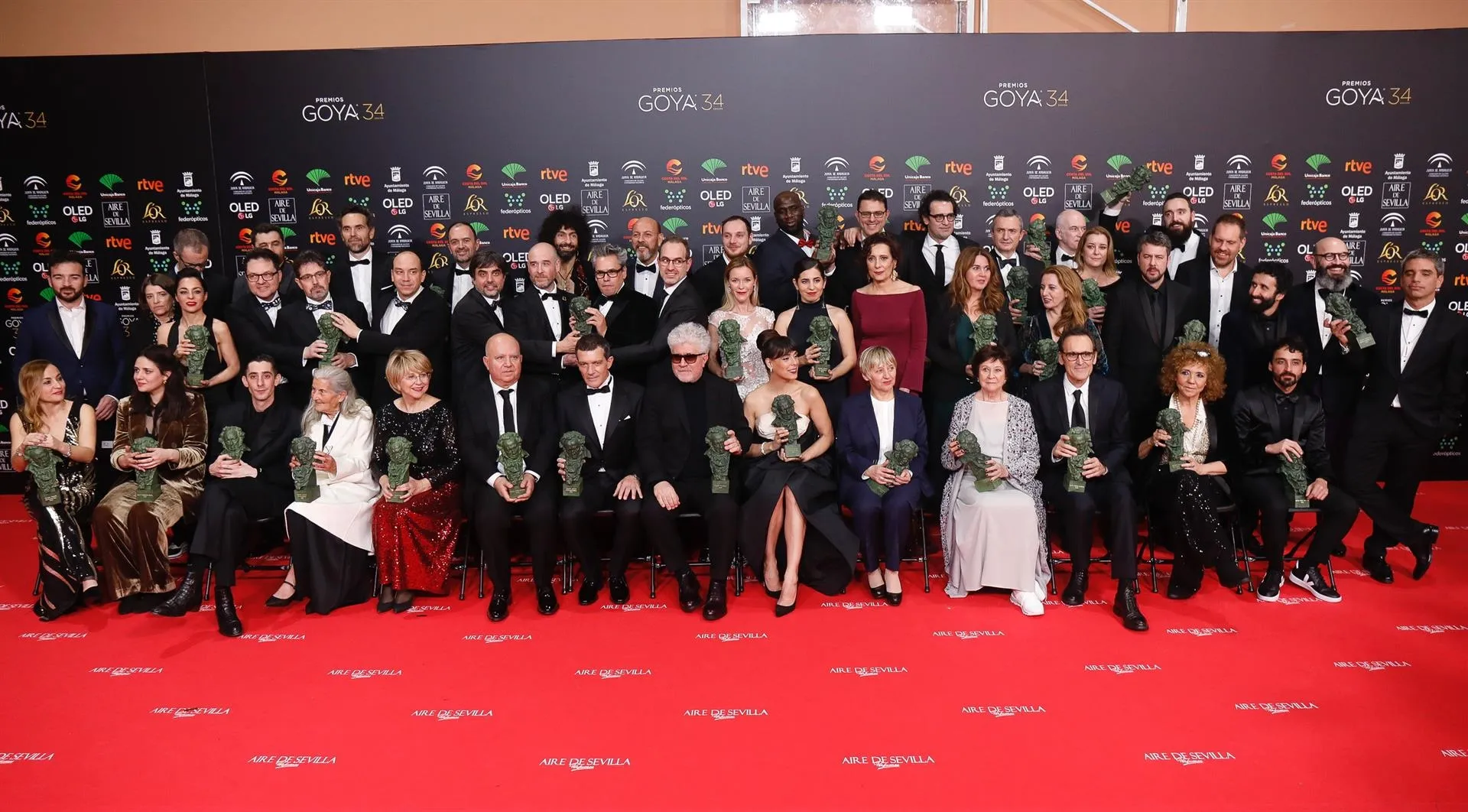 Foto de famialia de todos los premiados de la XXXIV edición de los Premios Goya / Europa Press