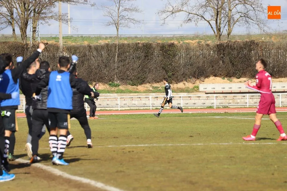 Foto 9 - Unionistas sigue tocado por la varita m&aacute;gica y remonta ante el Alav&eacute;s &lsquo;B&rsquo; en un partido de...