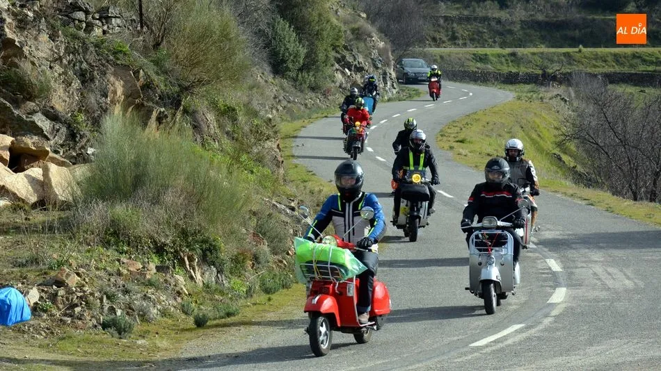 Foto 10 - La &lsquo;Vespa CovaDouro 2020&rsquo; descubre las Arribes del Huebra en el Puerto de La Molinera