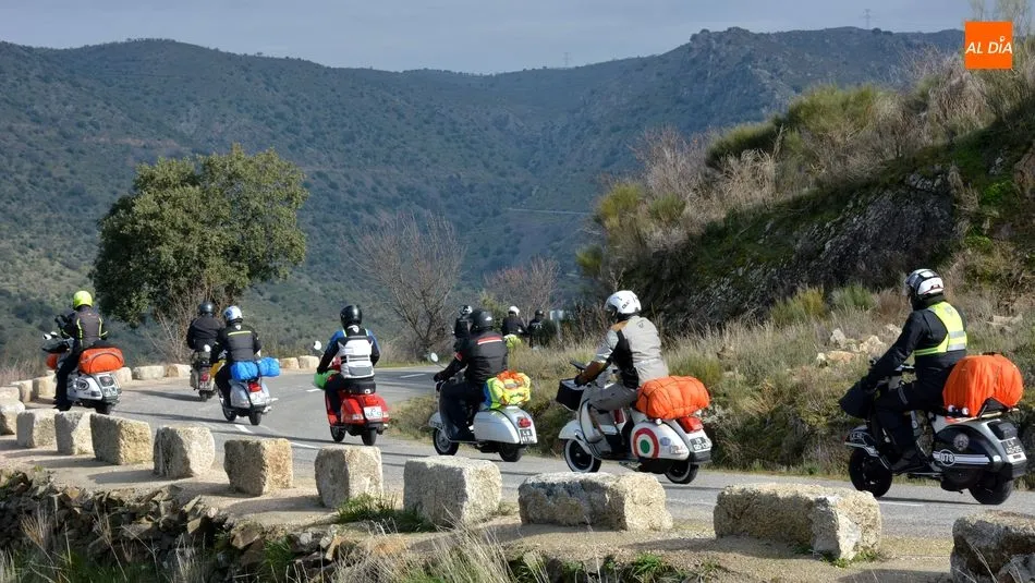 Foto 8 - La &lsquo;Vespa CovaDouro 2020&rsquo; descubre las Arribes del Huebra en el Puerto de La Molinera