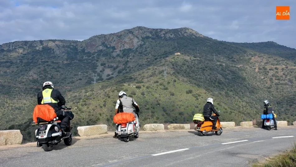 Foto 5 - La &lsquo;Vespa CovaDouro 2020&rsquo; descubre las Arribes del Huebra en el Puerto de La Molinera