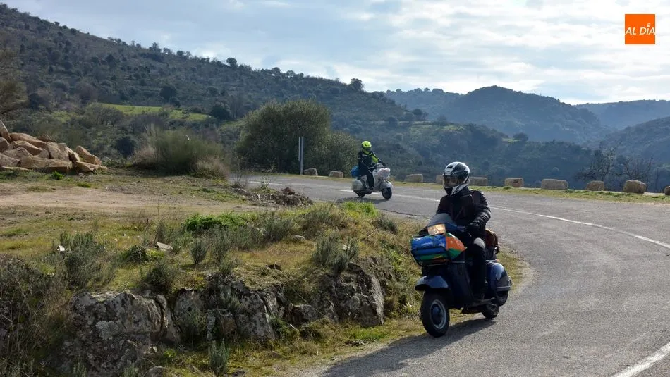 Foto 4 - La &lsquo;Vespa CovaDouro 2020&rsquo; descubre las Arribes del Huebra en el Puerto de La Molinera