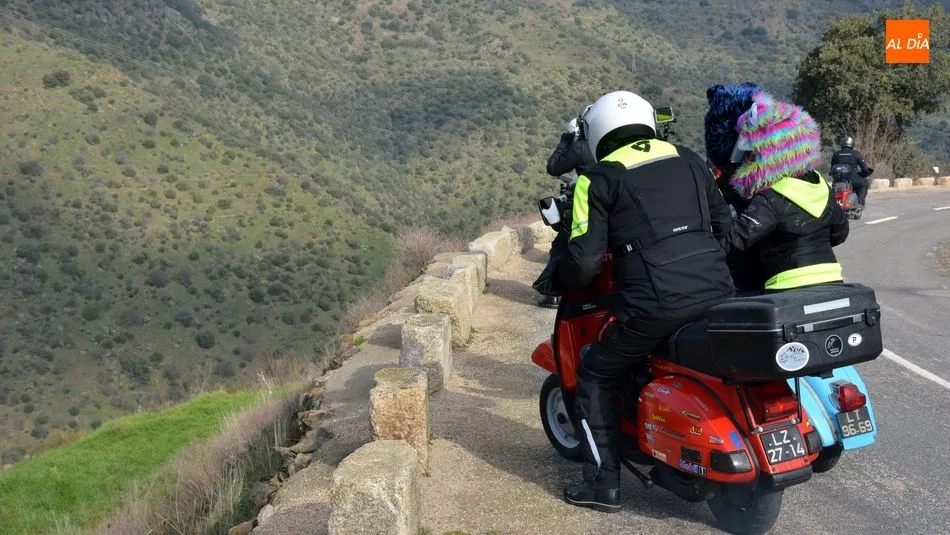 Foto 6 - La &lsquo;Vespa CovaDouro 2020&rsquo; descubre las Arribes del Huebra en el Puerto de La Molinera