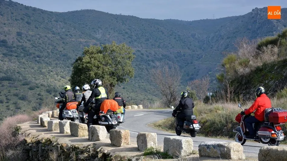 Foto 7 - La &lsquo;Vespa CovaDouro 2020&rsquo; descubre las Arribes del Huebra en el Puerto de La Molinera