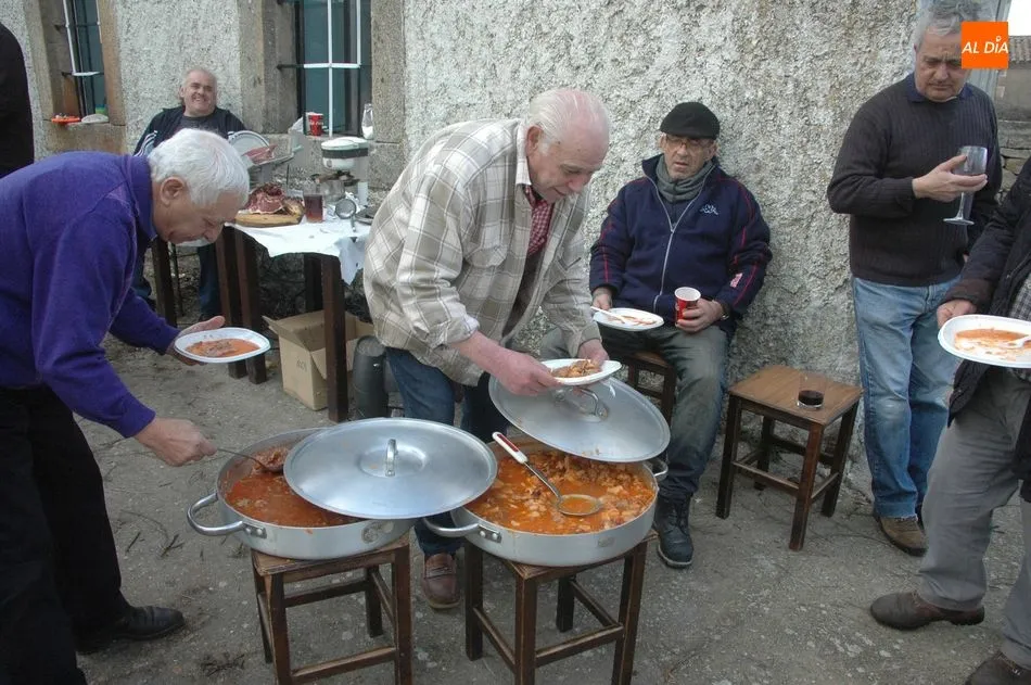 Foto 6 - Escuernavacas despide sus fiestas con una rica paellada  