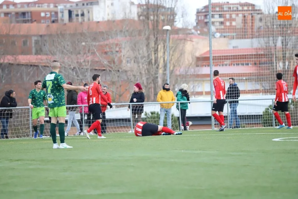 Foto 11 - El Real Salamanca Monterrey se a&uacute;pa al liderato de la Provincial de Aficionados tras derrotar al...