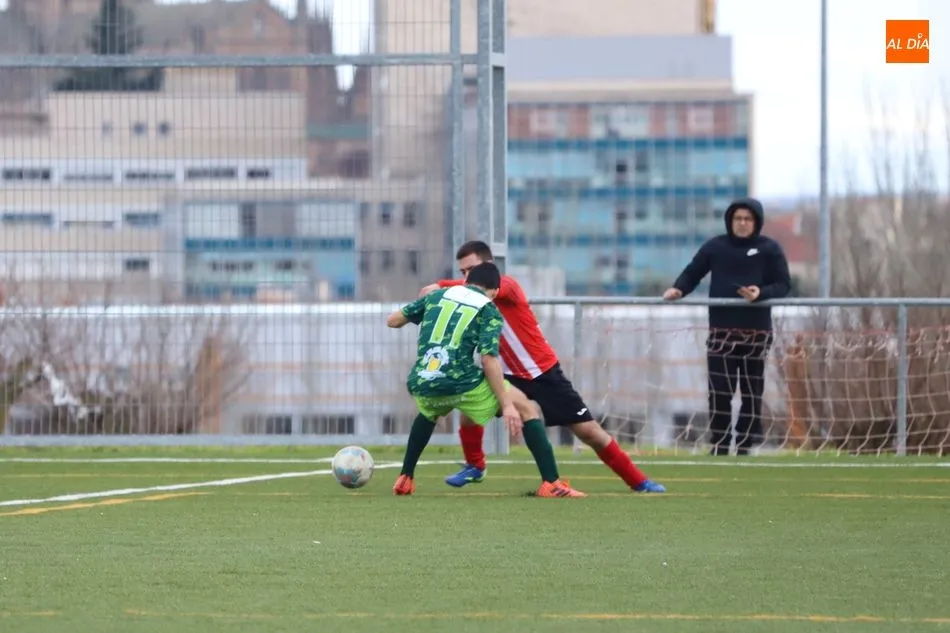Foto 10 - El Real Salamanca Monterrey se a&uacute;pa al liderato de la Provincial de Aficionados tras derrotar al...
