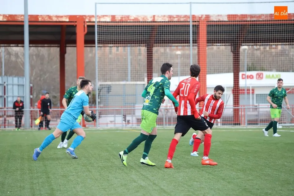 Foto 8 - El Real Salamanca Monterrey se a&uacute;pa al liderato de la Provincial de Aficionados tras derrotar al...