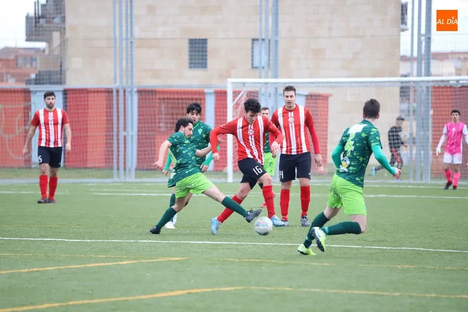Foto 5 - El Real Salamanca Monterrey se a&uacute;pa al liderato de la Provincial de Aficionados tras derrotar al...