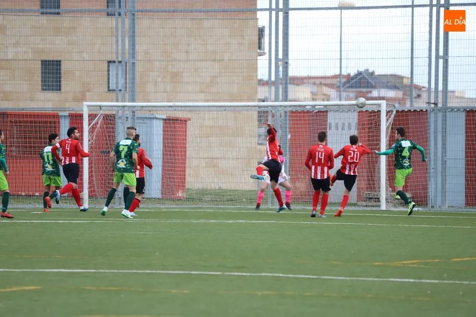 Foto 3 - El Real Salamanca Monterrey se a&uacute;pa al liderato de la Provincial de Aficionados tras derrotar al...