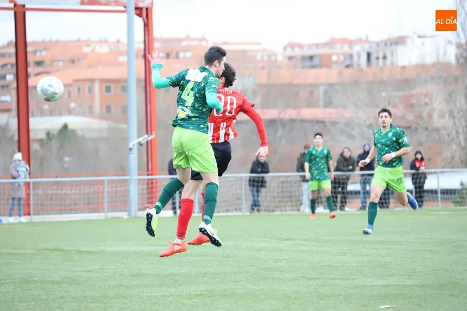Foto 2 - El Real Salamanca Monterrey se a&uacute;pa al liderato de la Provincial de Aficionados tras derrotar al...