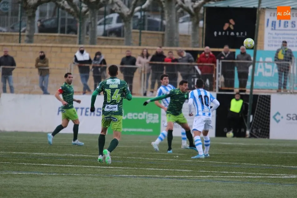 Foto 9 - Un Guijuelo en clara mejor&iacute;a vence con autoridad a la Real Sociedad B (3-0)