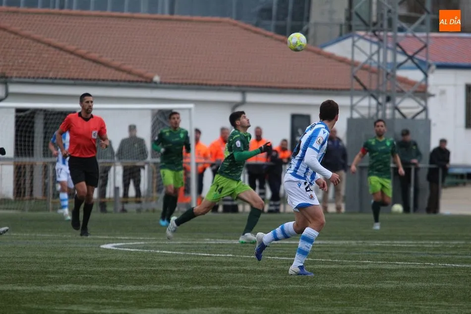 Foto 8 - Un Guijuelo en clara mejor&iacute;a vence con autoridad a la Real Sociedad B (3-0)