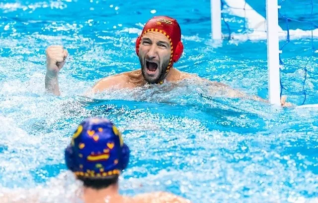 Daniel López Pinedo, en un partido con la selección española de waterpolo
