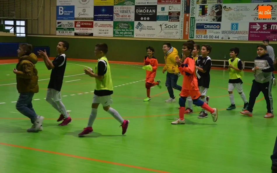 Foto 9 - El III Alev&iacute;n A se toma la revancha en el derby fratricida del Club en medio de un ambientazo  