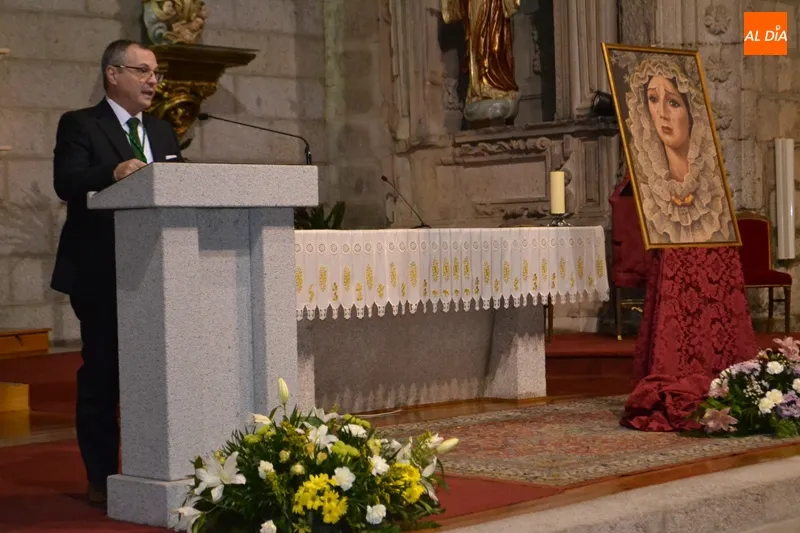 Foto 6 - La emoci&oacute;n de Nuestra Se&ntilde;ora de la Esperanza se plasma en el cartel anunciador del 75 aniversario ...