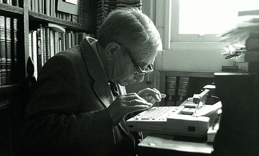 Torrente Ballester recibía el Premio Nacional de Literatura en 1981, el Premio Príncipe de Asturias en 1982 y el Cervantes en 1985