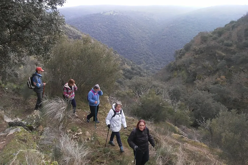 Foto 7 - El grupo de Senderismo Domingueros Viti recorre la Senda de Unamuno en Masueco  