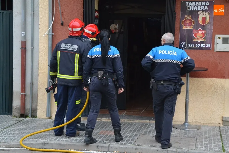 La chimenea del bar de la calle Cárcabas vuelve a provocar la movilización de los Bomberos  