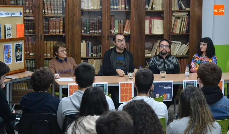El IES Fray Diego Tadeo recibe la visita del escritor Nando López  