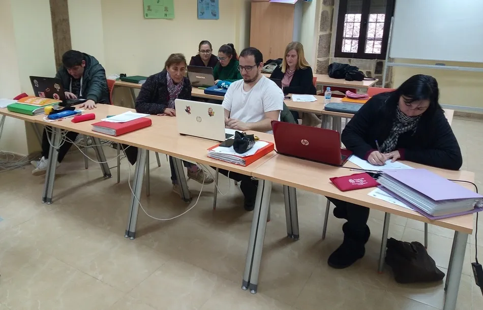 Foto 2 - Los alumnos de &lsquo;El SAD en Alto &Aacute;gueda&rsquo; obtienen el carnet de manipulador de alimentos  