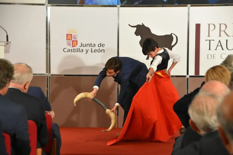 Foto 3 - Homenaje a "una excelente labor formativa" durante la entrega del Premio de Tauromaquia Castilla y...