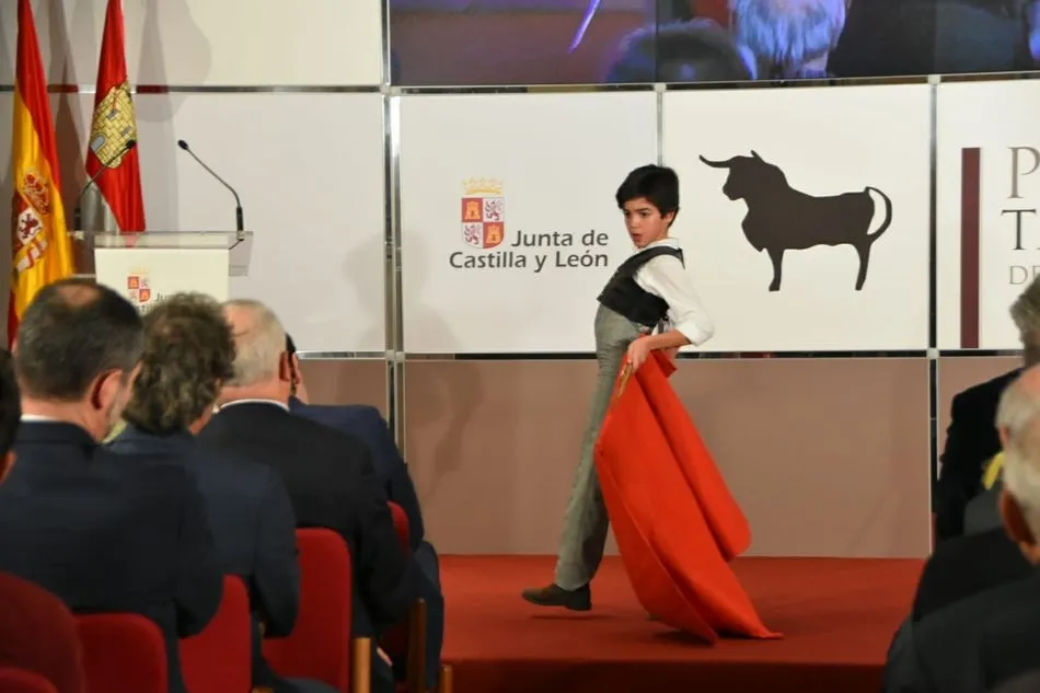 Foto 2 - Homenaje a "una excelente labor formativa" durante la entrega del Premio de Tauromaquia Castilla y...