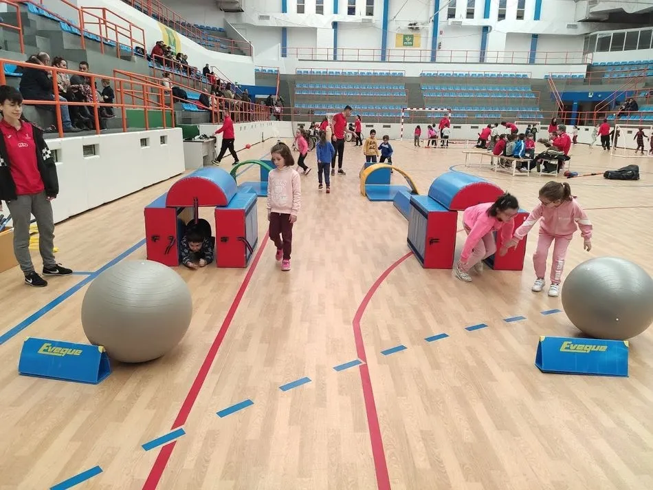 Foto 4 - Primera experiencia de deporte adaptado para ni&ntilde;os de mano de la Fundaci&oacute;n Aviva  