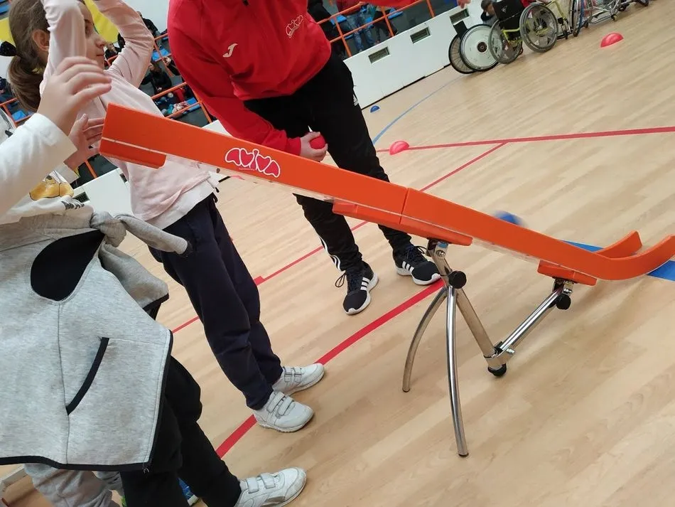 Foto 5 - Primera experiencia de deporte adaptado para ni&ntilde;os de mano de la Fundaci&oacute;n Aviva  