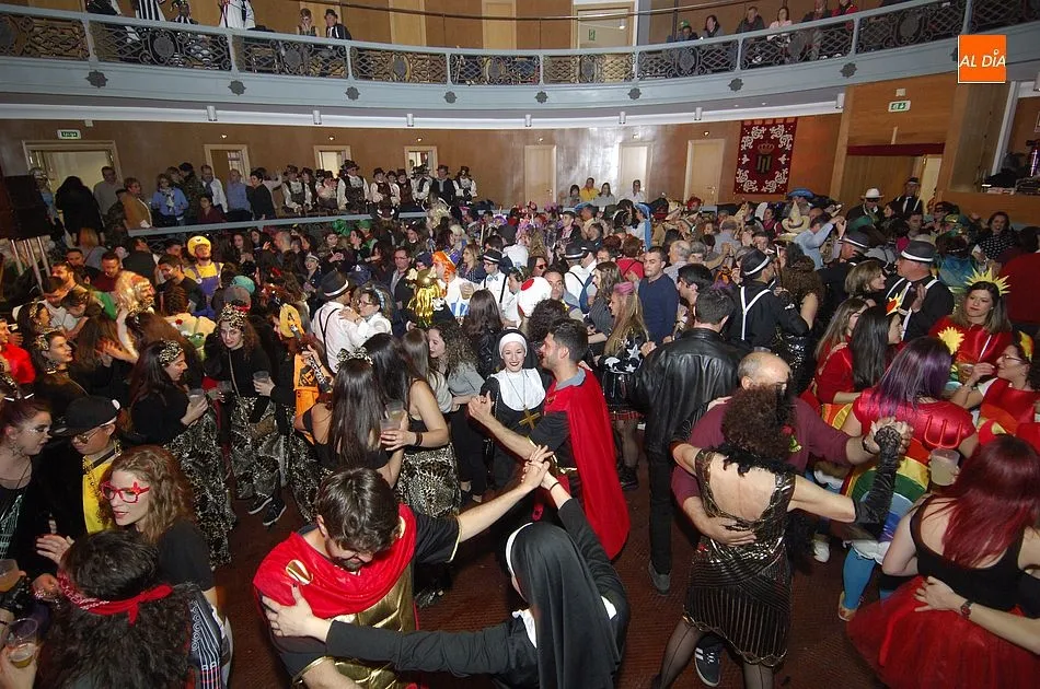 Imagen del baile de disfraces del año pasado en el Teatro Nuevo