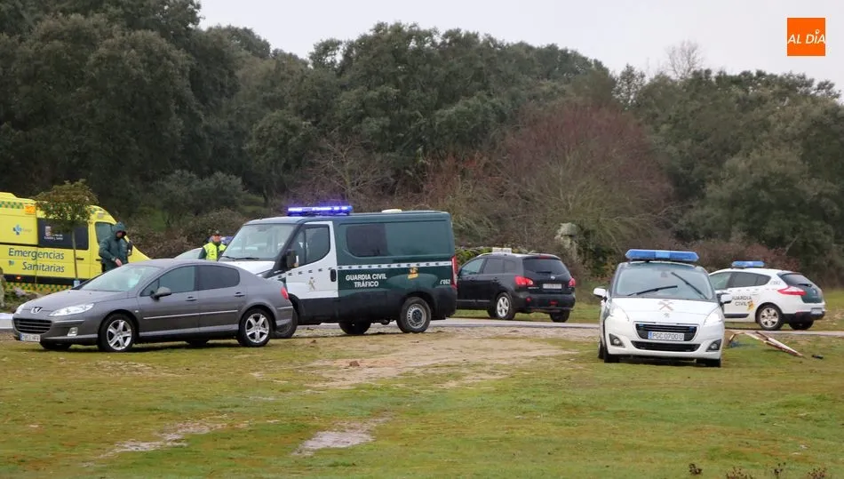 Hasta el lugar del siniestro acudieron dos equipos médicos del centro de salud de Vitigudino, varias ambulancias del 112 y Guardia Civil / CORRAL