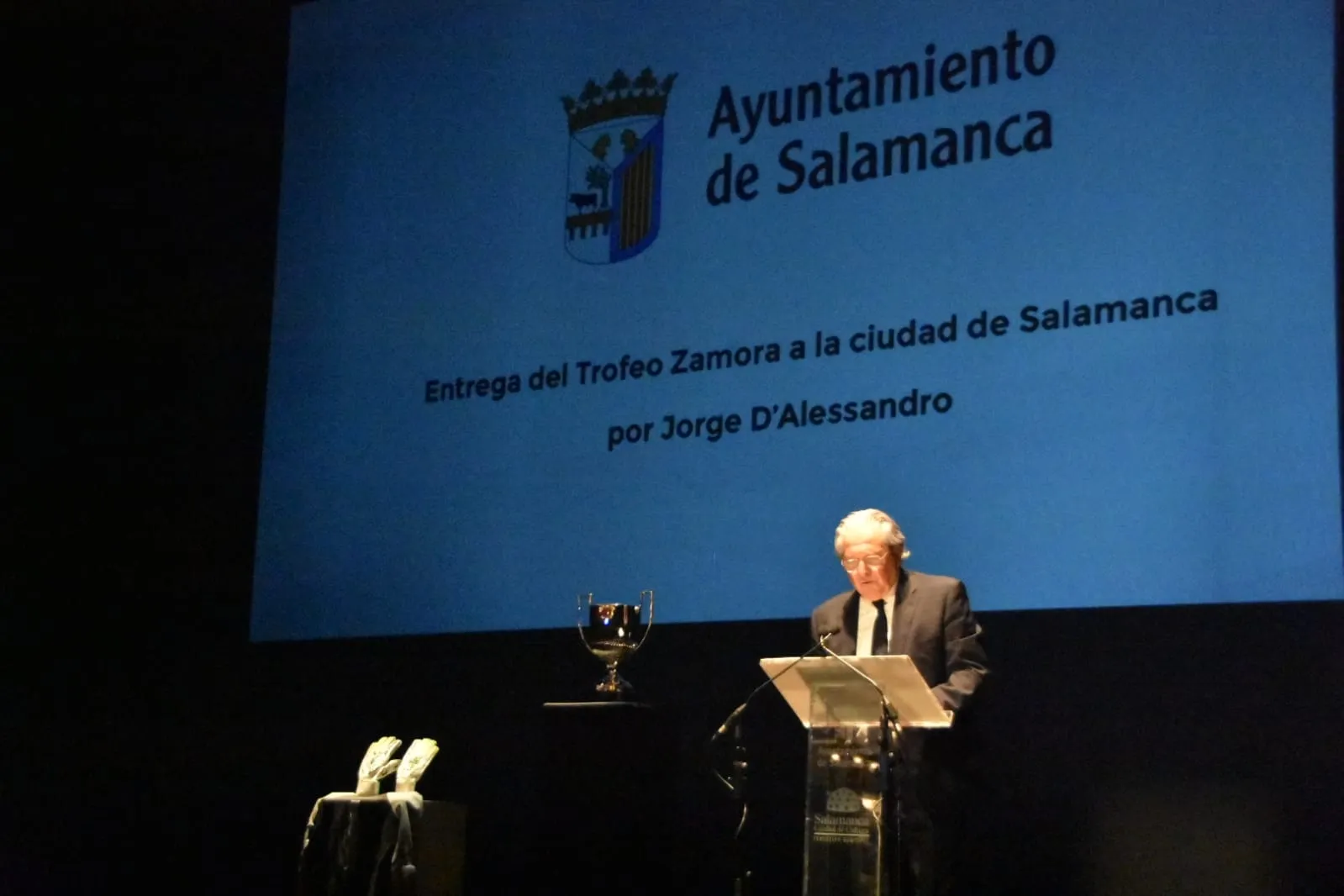 Foto 6 - Jorge D&rsquo;Alessandro presenta ante toda Salamanca su Trofeo Zamora