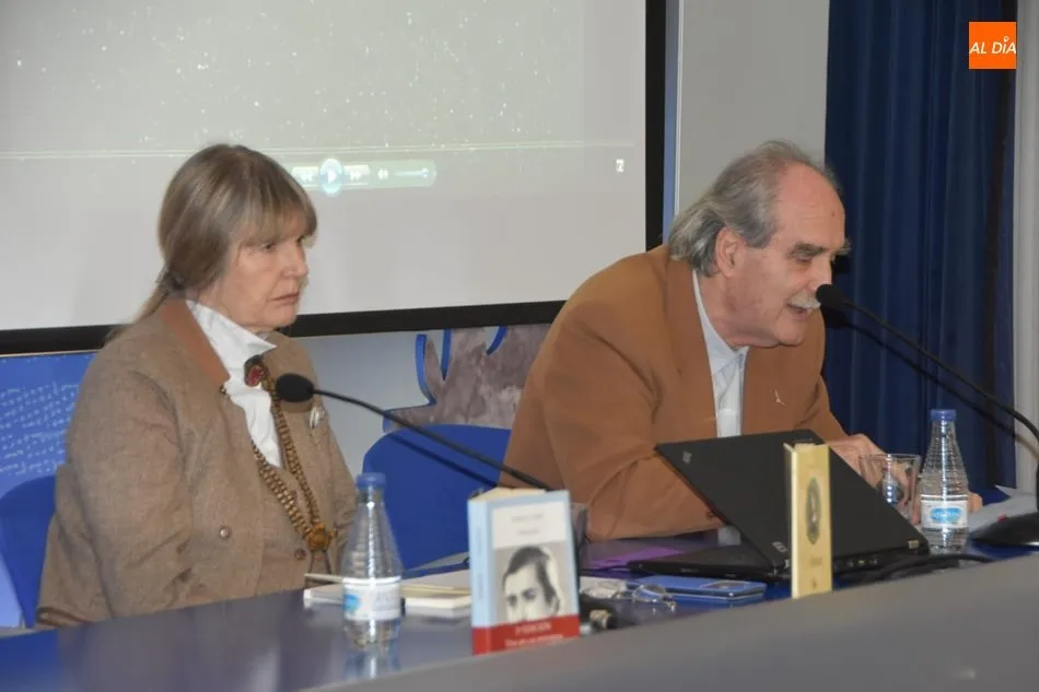 Foto 5 - Marga Clark ti&ntilde;e el Liceo de versos  