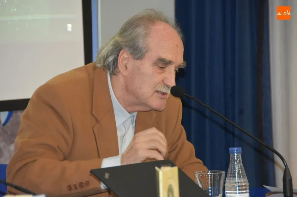 Foto 4 - Marga Clark ti&ntilde;e el Liceo de versos  