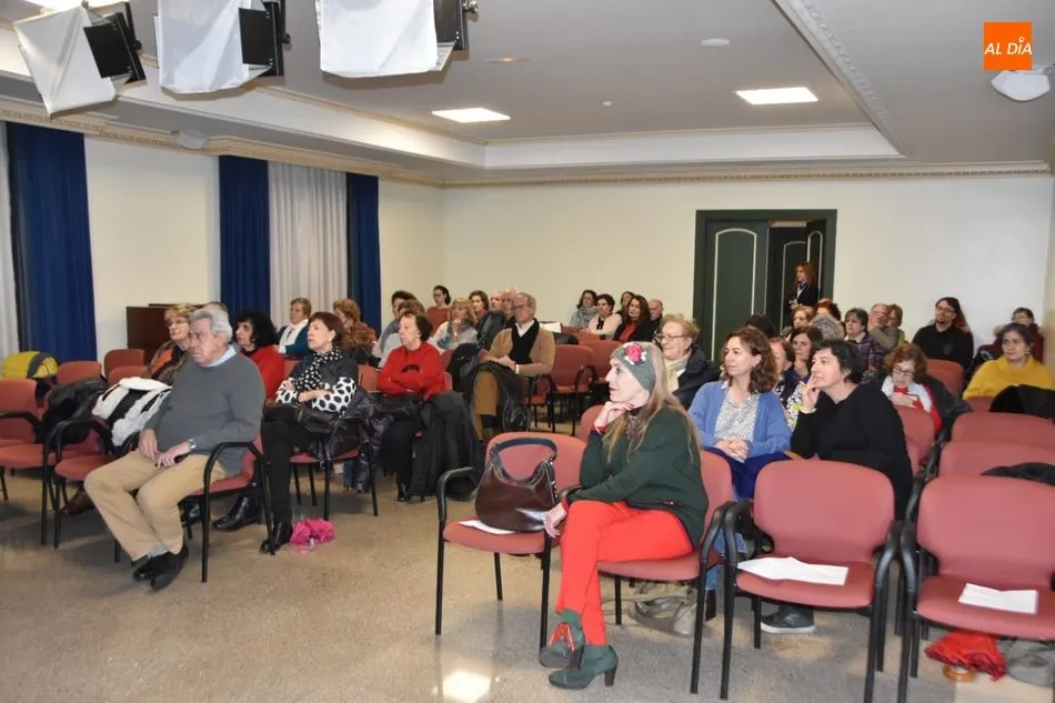 Foto 3 - Marga Clark ti&ntilde;e el Liceo de versos  