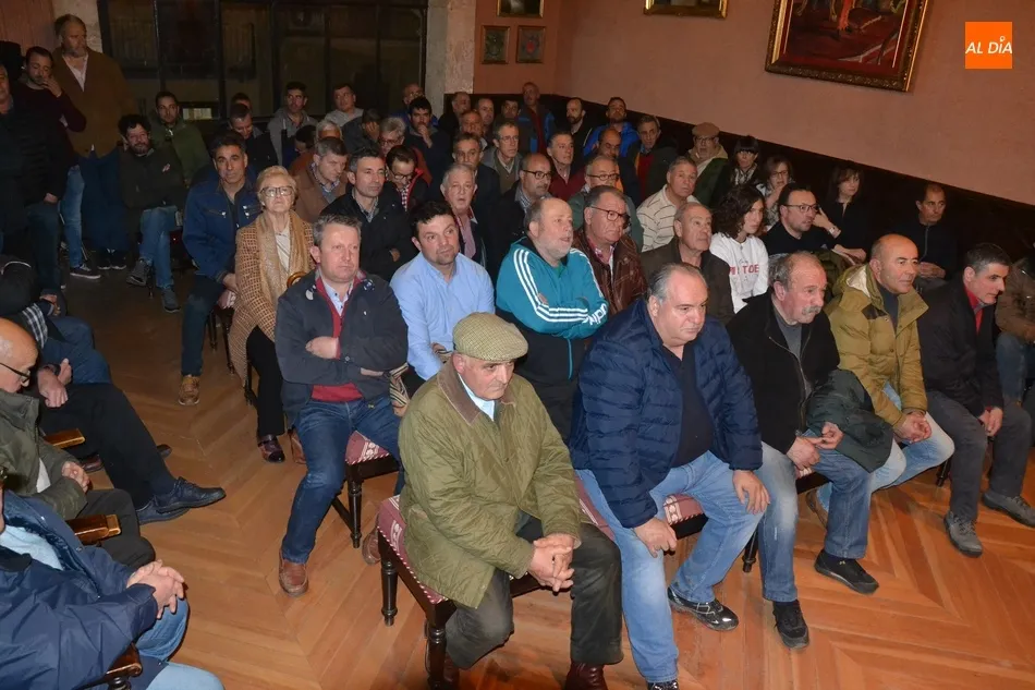 Fugaz y tranquilísima subasta de los tablaos  