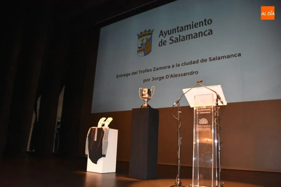 Foto 10 - Jorge D&rsquo;Alessandro presenta ante toda Salamanca su Trofeo Zamora