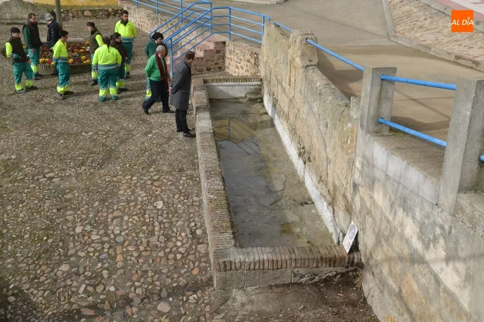 Foto 6 - Los alumnos de &lsquo;Ciudad Rodrigo en Verde&rsquo; remozan la plazuela del Ca&ntilde;o del Moro  
