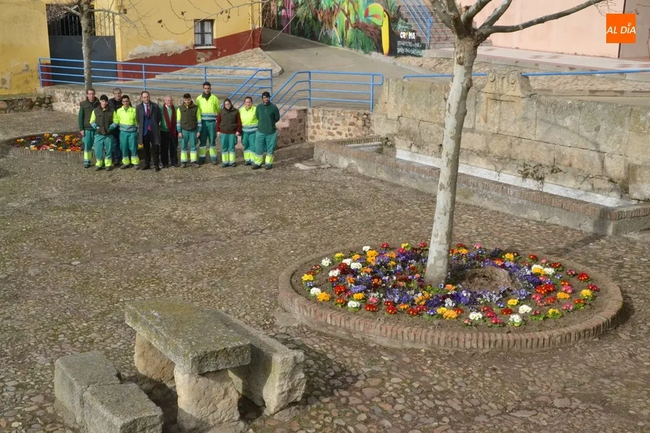 Foto 3 - Los alumnos de &lsquo;Ciudad Rodrigo en Verde&rsquo; remozan la plazuela del Ca&ntilde;o del Moro  