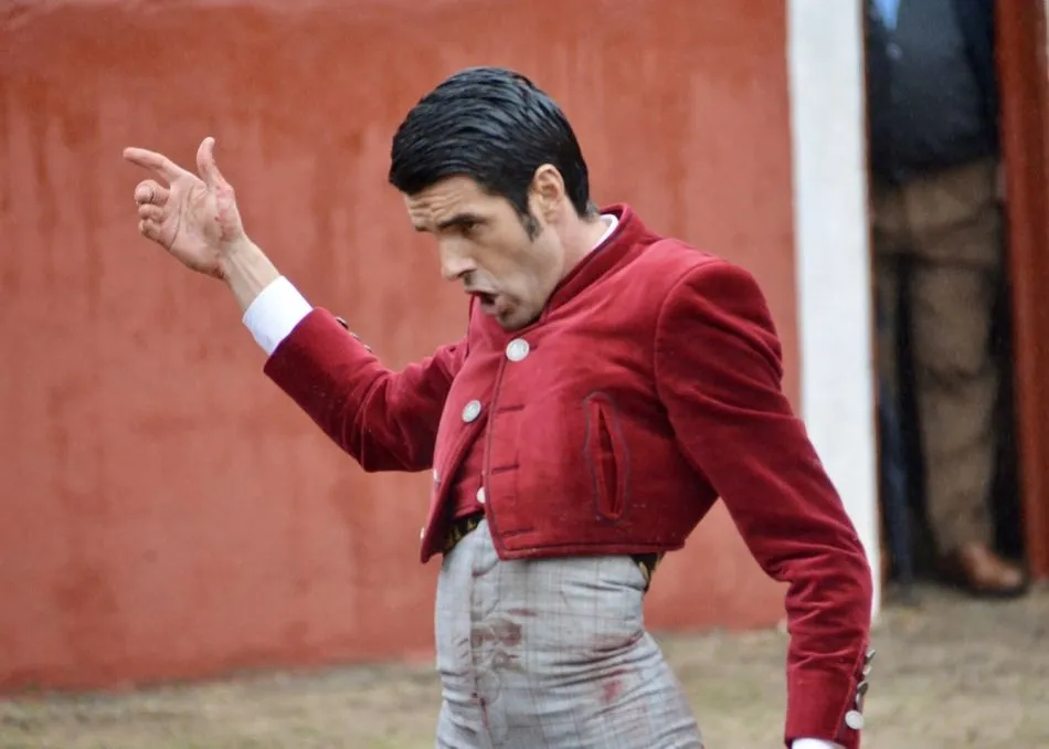 Foto 3 - De Justo salda con tres orejas en el arranque de la temporada taurina  