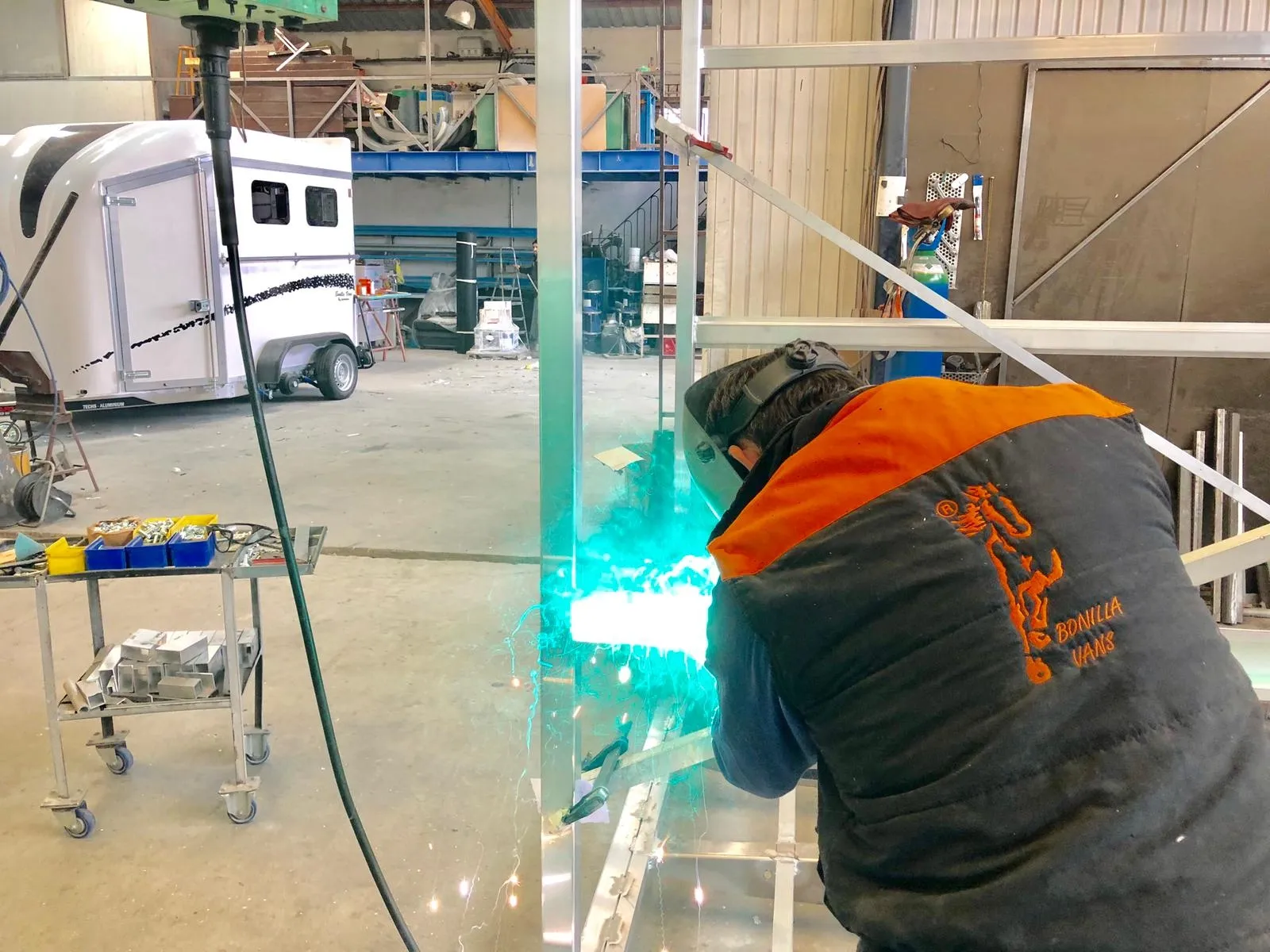 Bonilla Vans se ubica en la pequeña localidad de Pedrosillo de Alba (Salamanca)